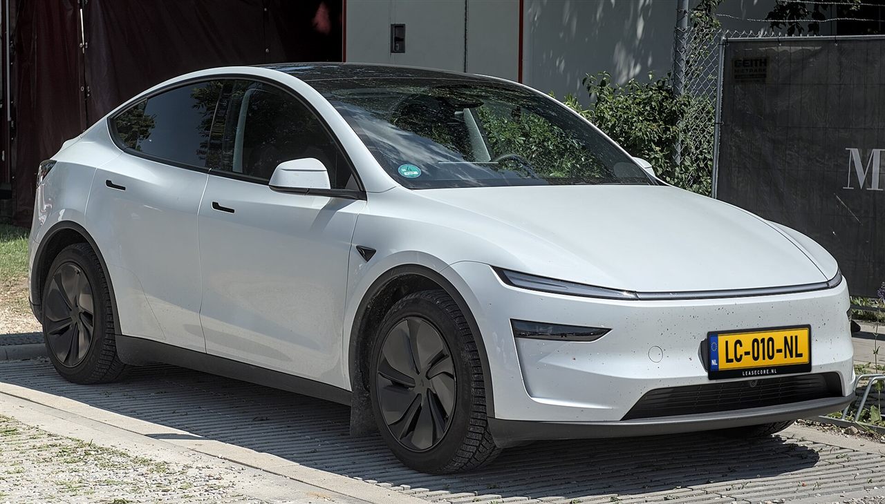 Tesla Model Y (2025) MYLE Festival 2025 DSC 9565